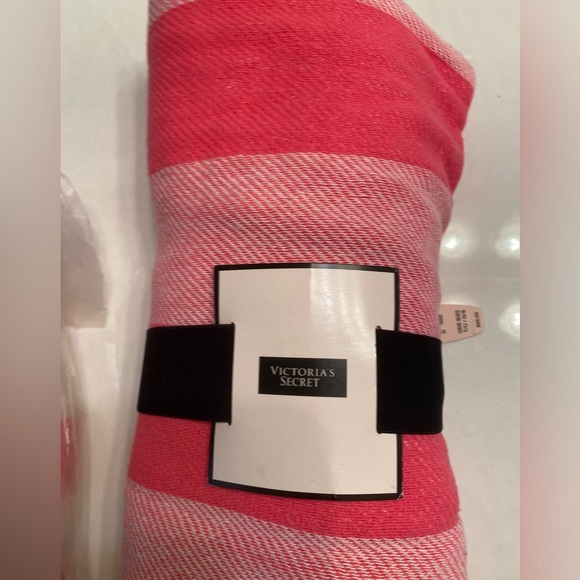 Victoria secret beach tote and blanket - Picture 7 of 10